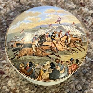 Vintage PrattWare box with lid